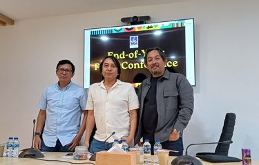 Pengurus WAMI (kiri ke kanan) Seno, Adi Adrian, dan Makki dalam konferensi pers WAMI di kantor daerah Pancoran, Jakarta Selatan, Rabu (18/12/2024).