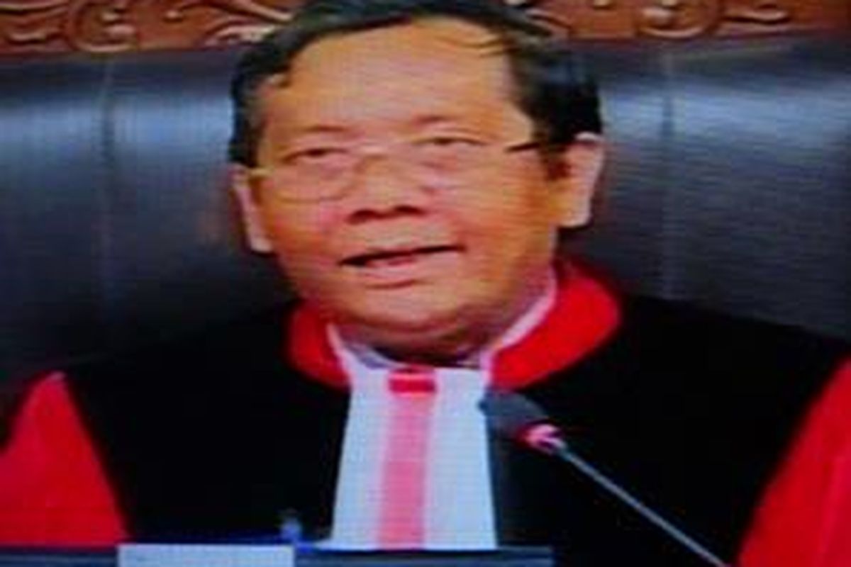 Ketua Mahkamah Konstitusi (MK) Mahfud MD memimpin sidang uji materi UU No 30/2002 tentang KPK  di Gedung MK, Selasa (3/11)