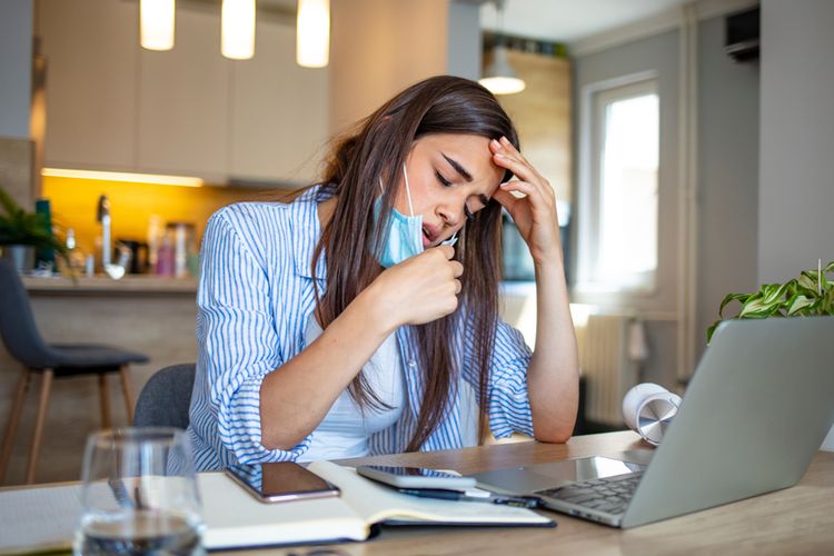 Salah satu dari tanda-tanda burnout adalah menurunnya performa dalam bekerja.
