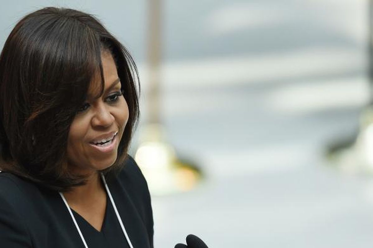 Ibu Negara Amerika Serika Michelle Obama berpidato dalam acara Let Girls Learn dalam pertemuan World Bank Group dan IMF di Washington DC, Rabu (13/4/2016).