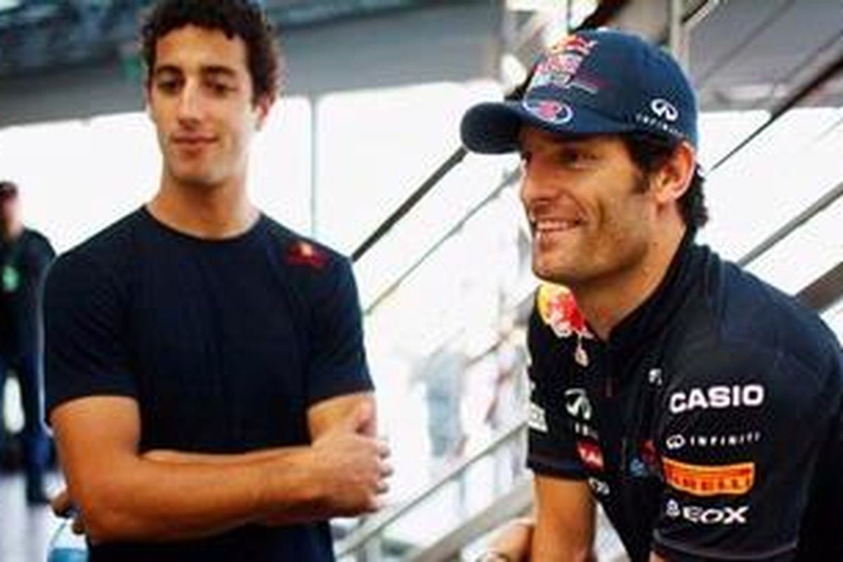 Daniel Ricciardo (kiri) dan pebalap Red Bull Racing, Mark Webber. Dua pebalap ini berasal dari Australia, dan Ricciardo dipersiapkan sebagai suksesor Webber.