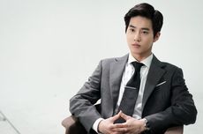 Pamer Kado Ulang Tahun, Suho EXO Berpose dengan Penyedot Debu