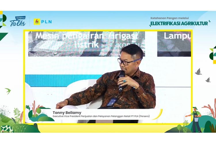 Executive Vice President Penjualan dan Pelayanan Pelanggan Retail PT Perusahaan Listrik Negara (Persero) atau PLN Tonny Bellamy saat memaparkan program Electrifying Agriculture. 