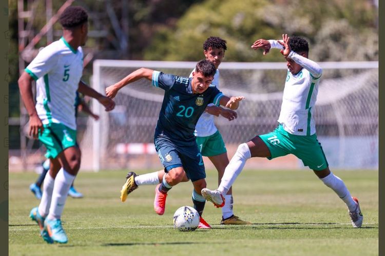 Pertandingan Argentina vs Arab Saudi di Grup A Turnamen Toulon atau Tournoi Maurice Revello edisi 2022 yang digelar di Stadion Stade de Lattre-de-Tassigny, Aubagne, Perancis, pada Minggu (29/5/2022). (Sumber foto: Tangkapan layar Twitter @TournoiMRevello)