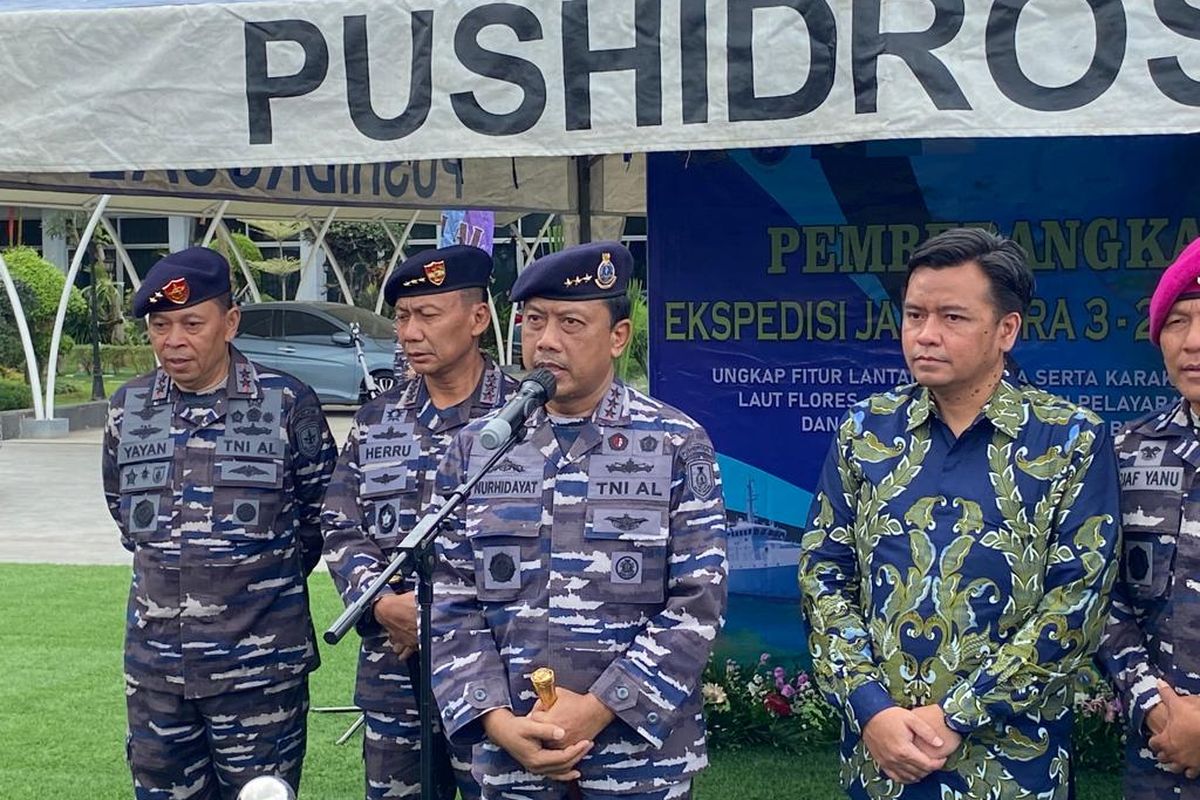 Komandan Pushidrosal Laksamana Madya Nurhidayat saat memberikan keterangan pers di Markas Kolinlamil, Jakarta Utara, Rabu (29/3/2033)