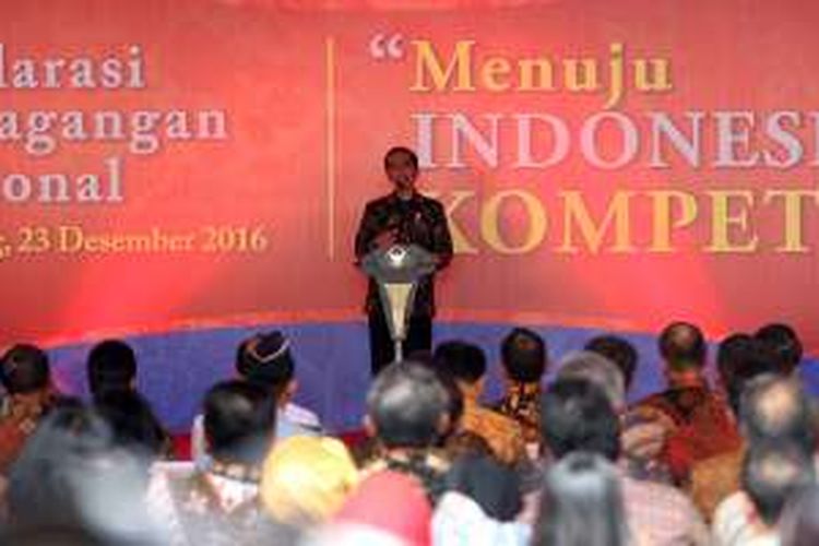 Presiden Republik Indonesia, Joko Widodo memberi sambutan saat Deklarasi Pemagangan Nasional Menuju Indonesia Kompeten di Karawang, Jawa Barat, Jumat (23/12/2016).