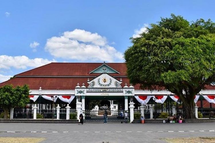 Wisata Kraton Jogja merupakan salah satu obyek wisata di Kota Yogyakarta