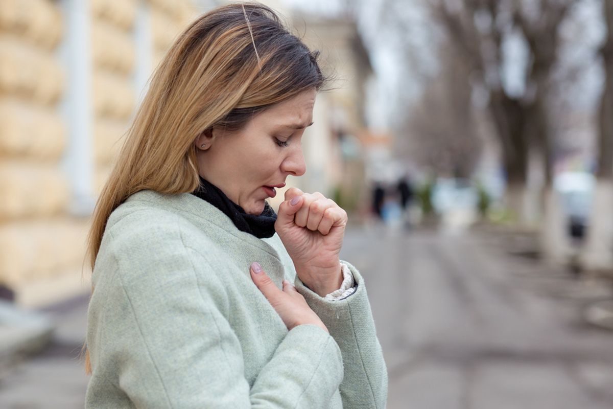 Human metapneumovirus atau HMPV sudah ditemukan sejak 2001. Gejala HMPV umumnya meliputi batuk, demam, hidung tersumbat, dan sesak napas.