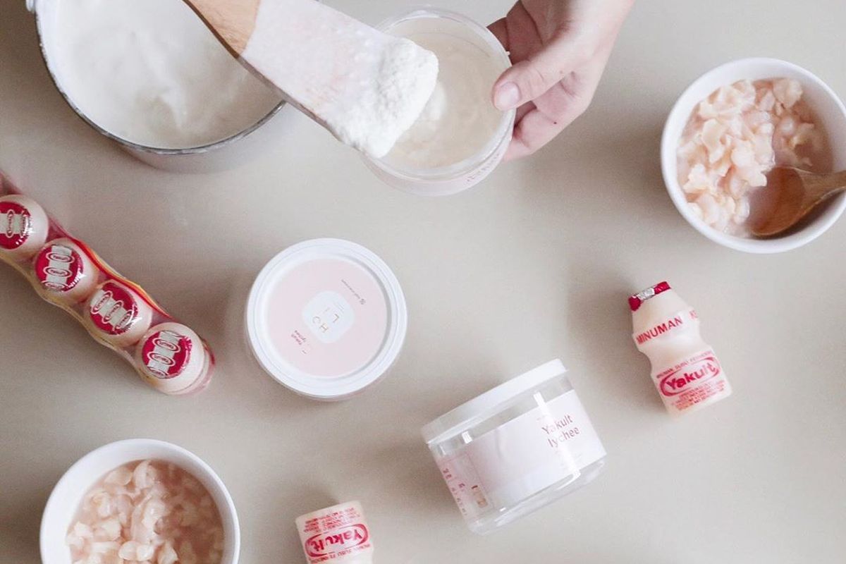 Es krim rasa Yakult Lychee dari Holi Ice Cream
