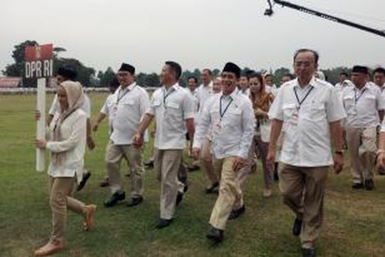 Apel Konsolidasi Kader Partai Gerindra di lapangan Nusantara Polo Club, Jalan Raya Kranggan Jagorawi, Gunung Putri, Cibinong Jawa Barat, Sabtu (20/9/2014), disemarakkan dengan defile para anggota legislatif terpilih dari partai tersebut.