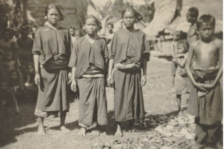 Foto wanita di Lombok diambil tahun 1930-an