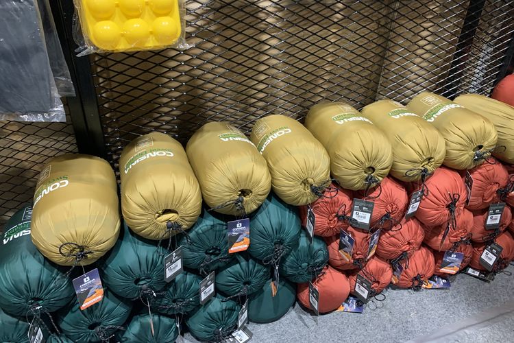Mulai dari Rp 245.000, kamu sudah bisa membawa pulang sleeping bag dari Consina di Indofest 2025. Harga ini belum termasuk diskon 10 persen khusus pengunjung Indofest 2025.
