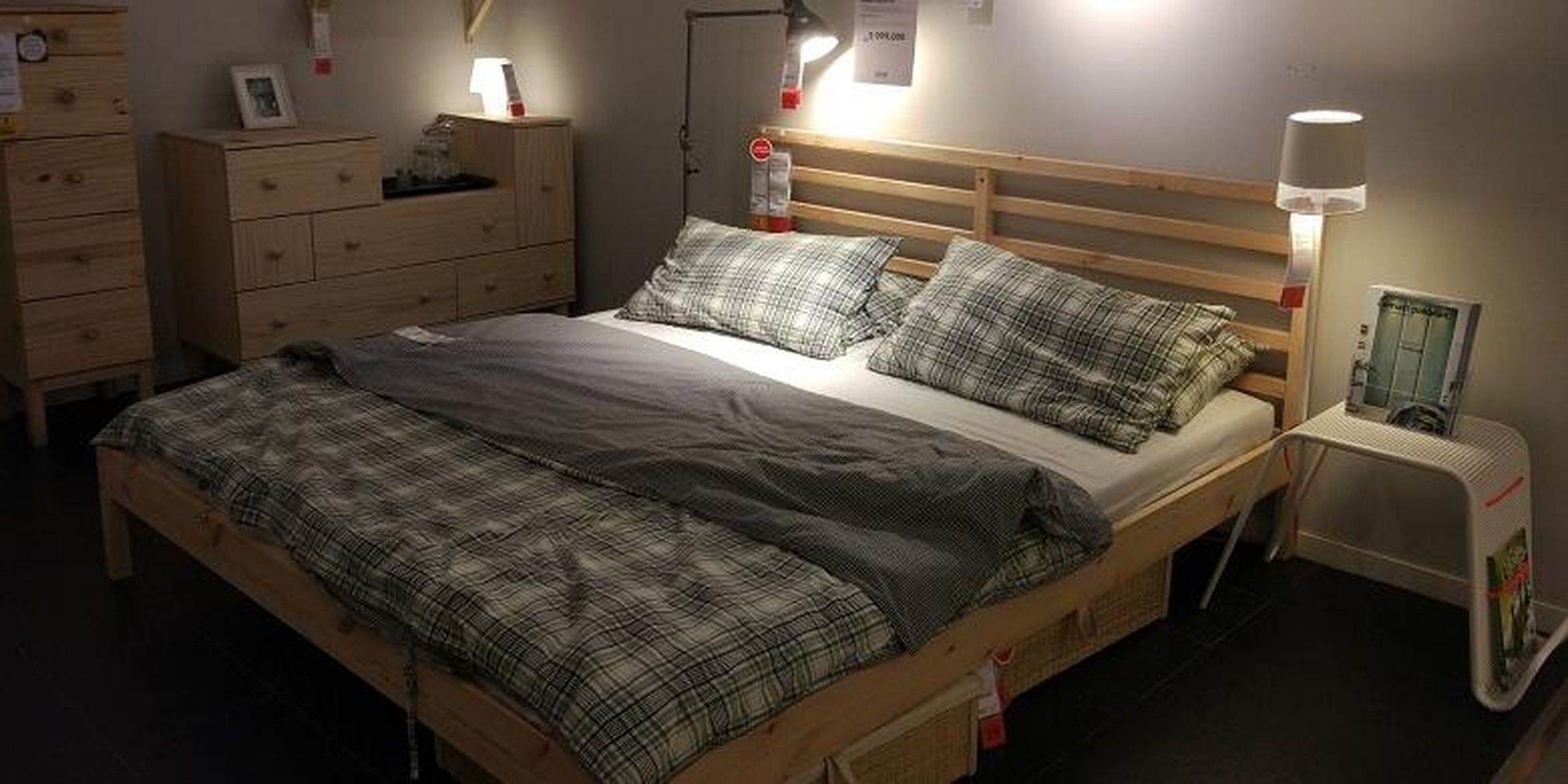 Kamar tidur di IKEA Alam Sutera