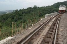 Jalur Kereta Api Jakarta-Bandung di Purwakarta Ambles, Bahu Rel Bergeser