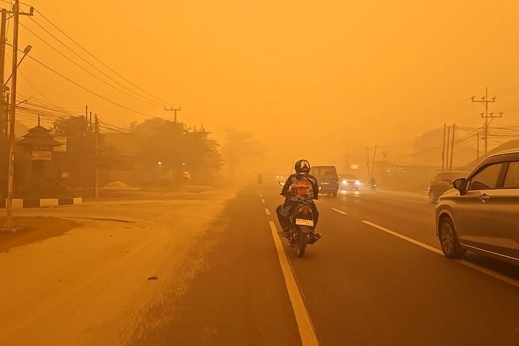 Penyebab Langit Palangka Raya Terlihat Menguning hingga Kemerahan