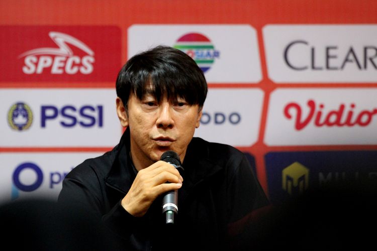 Pelatih timnas U20 Indonesia, Shin Tae-yong, ketika menghadiri konferensi pers Kualifikasi Piala Asia U20 2023, Selasa (13/9/2022) siang WIB. Terkini, timnas U20 Indonesia asuhan Shin Tae-yong sukses melibas Timor Leste empat gol tanpa balas pada laga pertama Grup A Kualifikasi Piala Asia U20 2023, Rabu (14/9/2022).