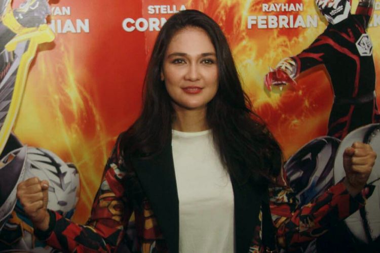 Luna Maya diabadikan saat gala premier film Satria Heroes: Revenge of Darkness di XXI Plaza Indonesia, Jakarta Pusat, Kamis (27/4/2017). 