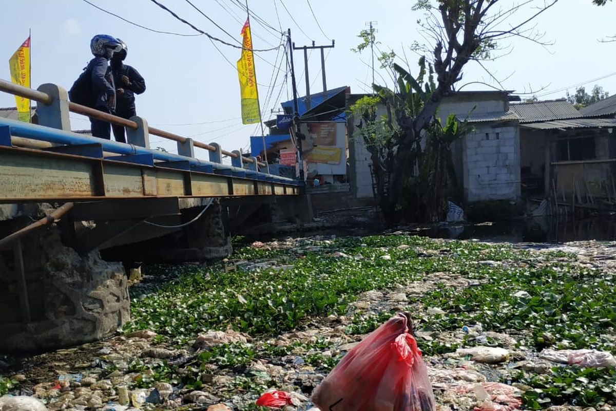 Kali Pisang Batu kembali dipenuhi sampah