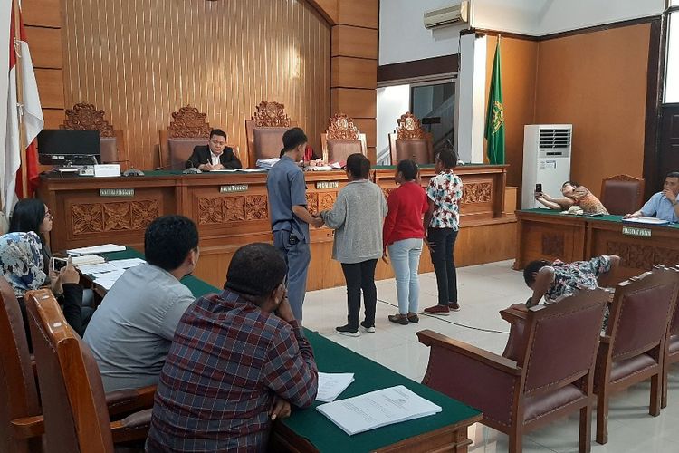 Suasana sidang praperadilan enam tersangka pengibar bendera Bintang Kejora terhadap Polda Metro Jaya di Pengadilan Negeri Jakarta Selatan, Rabu (4/12/2019).