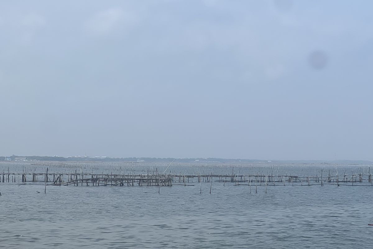 Pagar laut di Desa Kohod, Kecamatan Pakuhaji, Kabupaten Tangerang, Provinsi Banten.