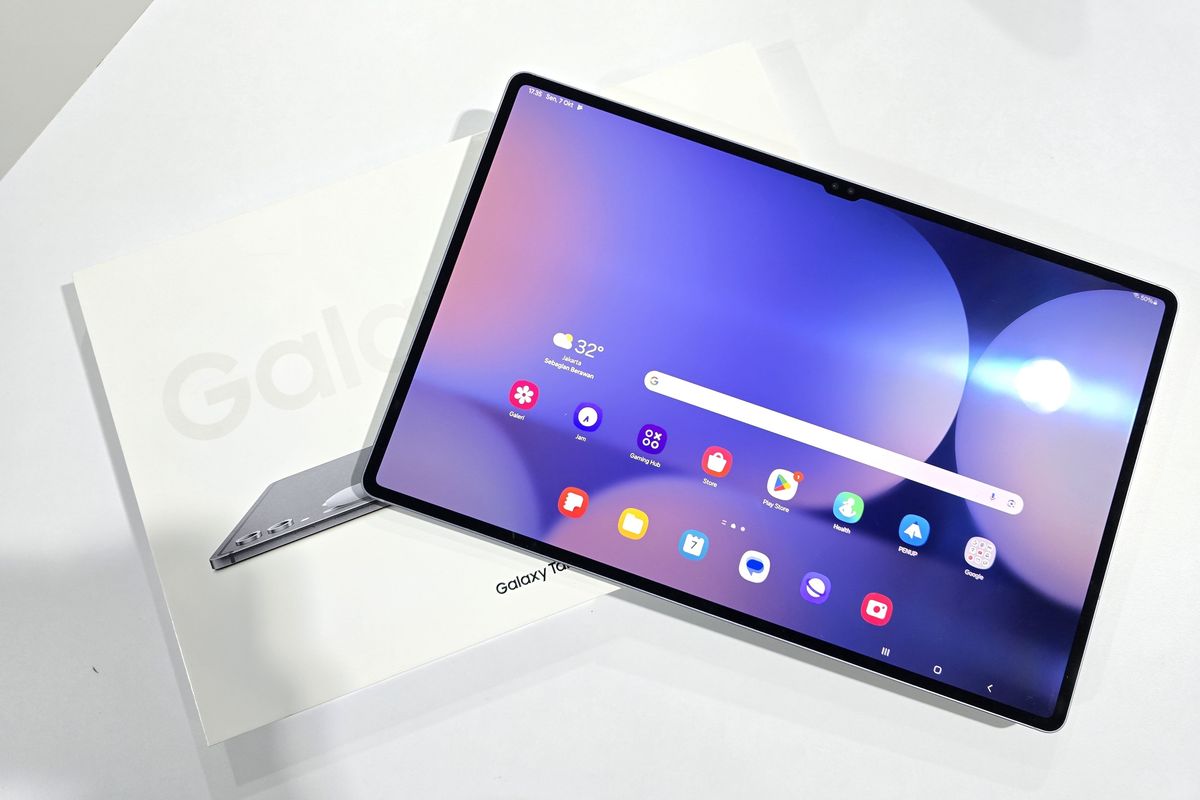 Unboxing Samsung Galaxy Tab S10 Ultra warna Moonstone Gray versi ritel Indonesia.