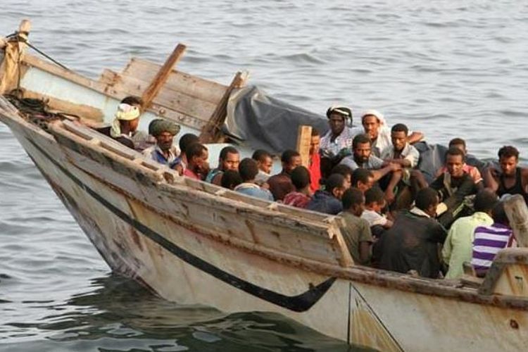 Kapal pengangkut migran Afrika terbalik di perairan Yaman, menyebabkan setidaknya 30 orang tenggelam.