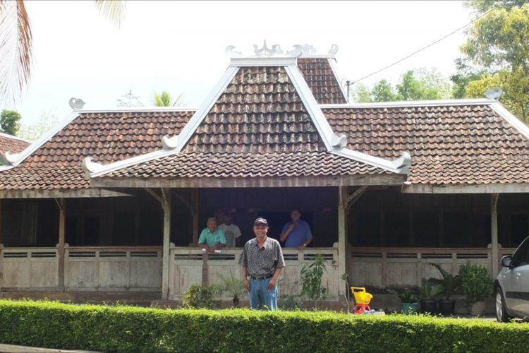 Rumah Joglo tampak dari Depan di Desa Baros Lor, Kecamatan Saptosari, Kabupaten Gunungkidul, Yogyakarta