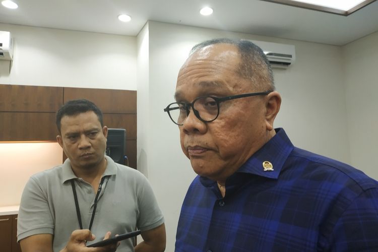 Politikus PDIP Junimart Girsang di Kompleks Parlemen, Senayan, Jakarta,  Rabu (4/12/2019)