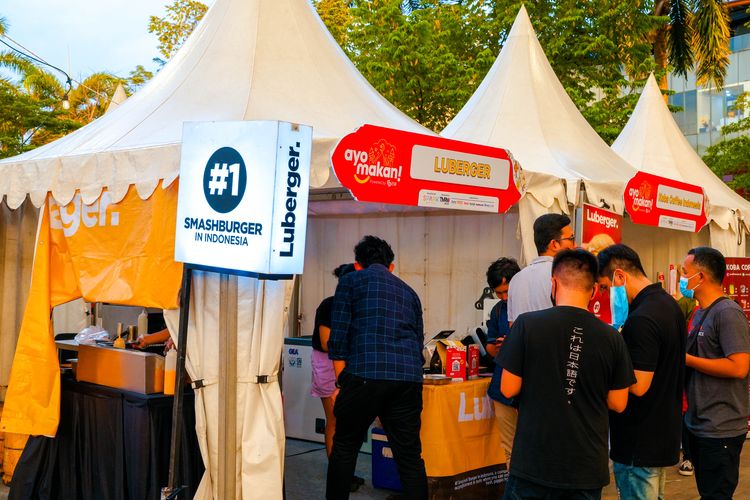 CEO & Co-Founder ESB, Gunawan, menambahkan informasi bahwa Ayomakan menggelar festifal kuliner bertajuk Fast, Feast, Festive di Pulau Satu, Senayan Park Mall, Jakarta Pusat, sejak 5 hingga 16 April 2023.