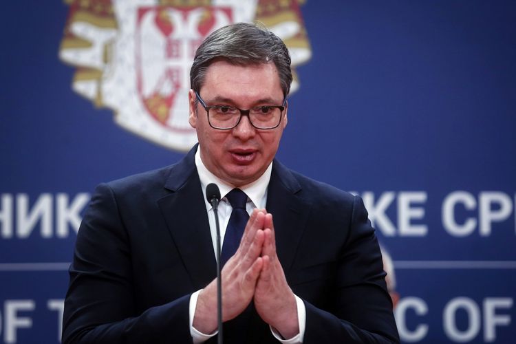 Presiden Serbia Aleksandar Vucic memberikan keterangan pers pada 15 Maret 2020 di Belgrade. Vucic mengumumkan darurat nasional di tengah penyebaran virus corona.