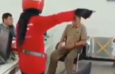 Warga Suruh Perempuan Bersihkan Sampah di Depan Rukonya, Ternyata ...
