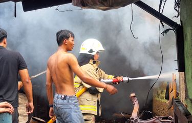 Kolong Tol Dalam Kota Dekat JIS Kebakaran, Warga Panik Berhamburan