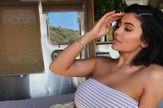 Kylie Jenner Blak-blakan Soal Filler Bibir, 