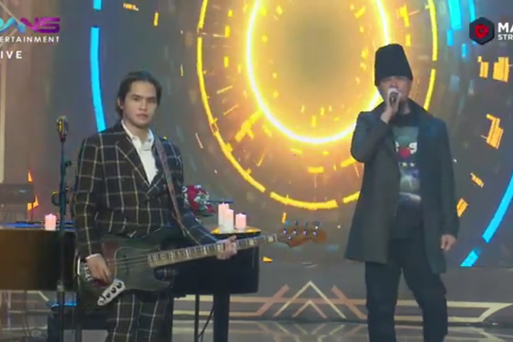 Penyanyi Dul Jaelani bersama Ahmad Dhani, di konser virtual live, Segitiga Sang Pemuja, Minggu (29/11/2020).