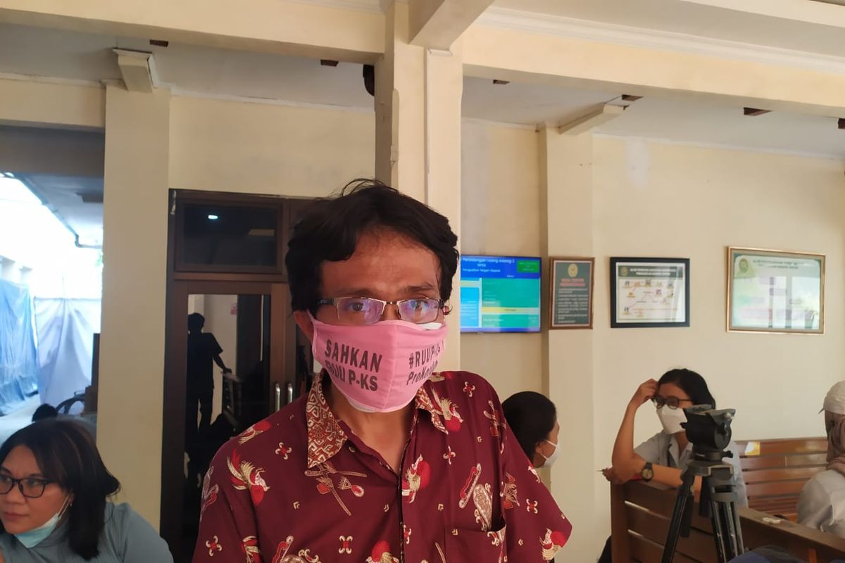 Judianto Simanjuntak, Kuasa Hukum korban kekerasan seksual anak Panti Asuhan Kencana Bejana Rohani Depok berharap Angelo dihukum seberat-beratnya, Senin (13/12/2021). 