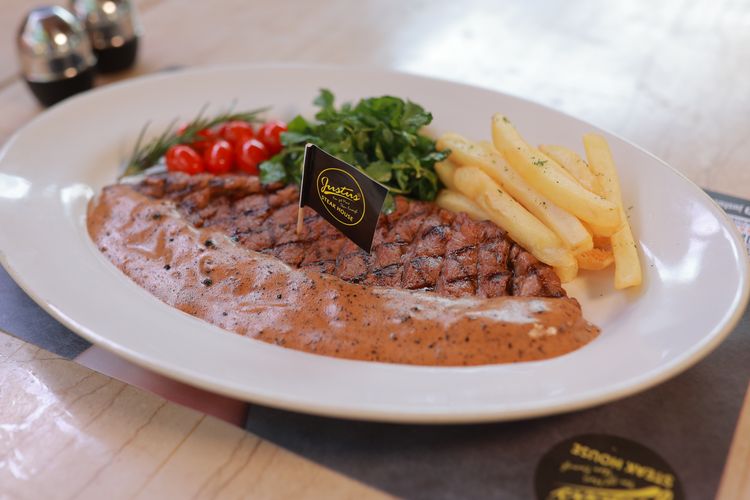 Black Angus Striploin Au Poivre di Justus Steak House Alam Sutera Tangerang.