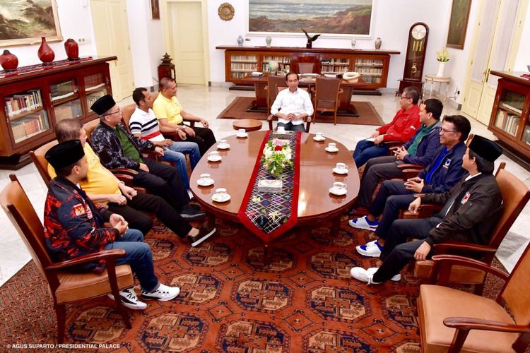 Presiden Joko Widodo saat menerima sembilan orang sekretaris jenderal partai politik pendukung di Istana Presiden Bogor, Selasa (31/7/2017).