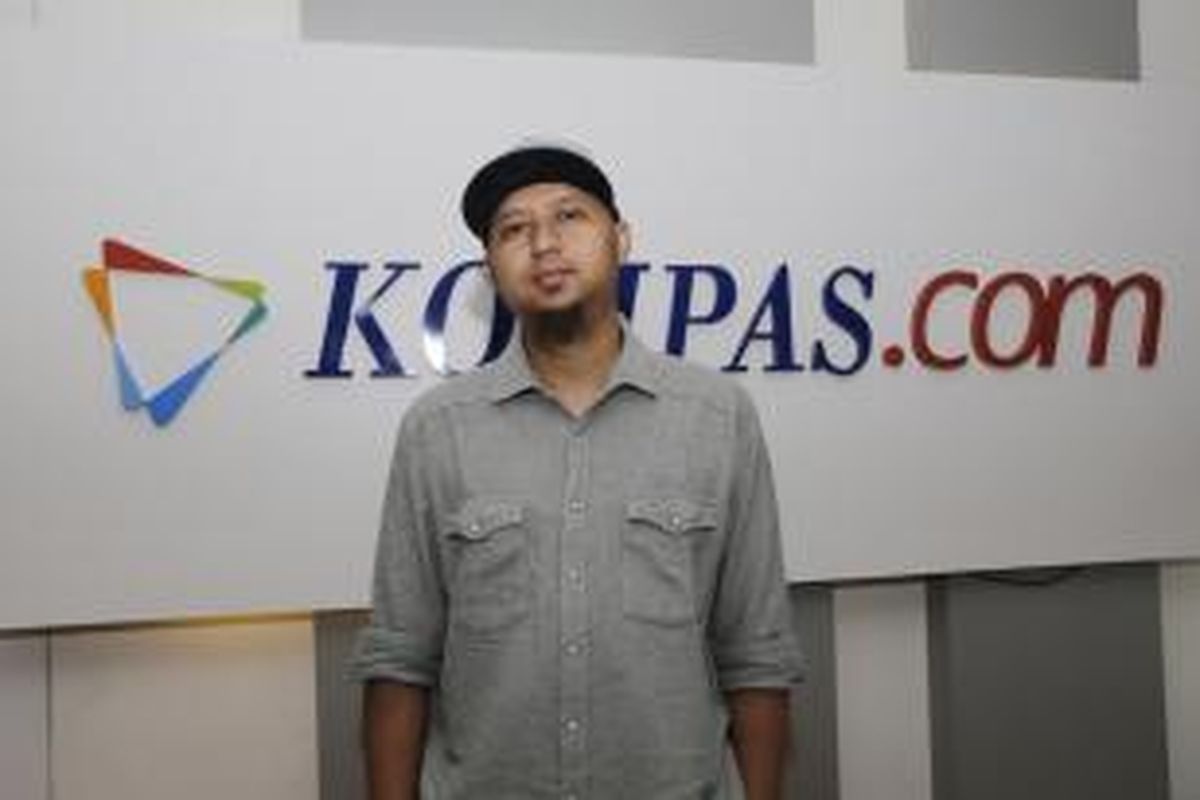 Sutradara Anggy Umbara usai wawancara di newsroom Kompas.com, Gedung Kompas Gramedia, Jakarta Pusat, Kamis (10/9/2015). KOMPAS.com / FIKRIA HIDAYAT