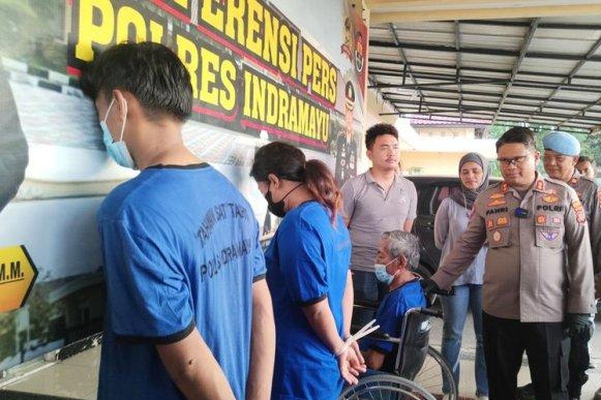 Kasus ibu bunuh anak kandung di Subang, paman dan kakek korban terlibat. Ketiga tersangka dihadirkan dalam konferensi persi di Mapolres Indramayu, Jumat (6/10/2023).