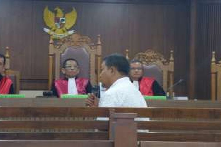 Johandri, pengusaha asal Sumatera Barat, memberikan keterangan sebagai saksi di Pengadilan Tipikor Jakarta, Senin (17/10/2016).