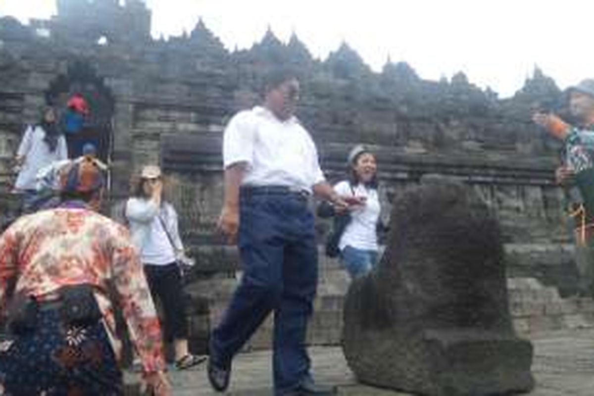 Plt Gubernur DKI Sumarsono saat mendatangi Candi Borobudur, Magelang, Jawa Tengah, Sabtu (14/1/2017)