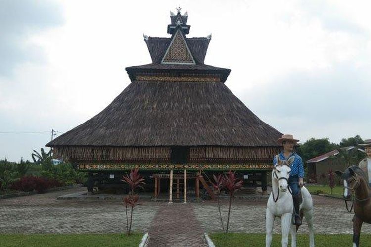 Siwaluh Jabu, rumah adat Karo yang terletak di Jalan Bunga Herba 5 Nomor 89 Kota Medan, Rabu (11/3/2020). 