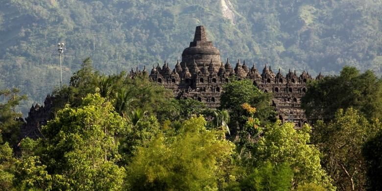 Candi Borobudur Adalah Tempat Ibadah, Jangan Sembarangan Naiki Dindingnya