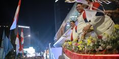Kapal Phinisi Kementan-Kementerian KP Warnai Karnaval HUT Ke-80 RI, Tunjukkan Kekayaan Pangan dan Hasil Laut