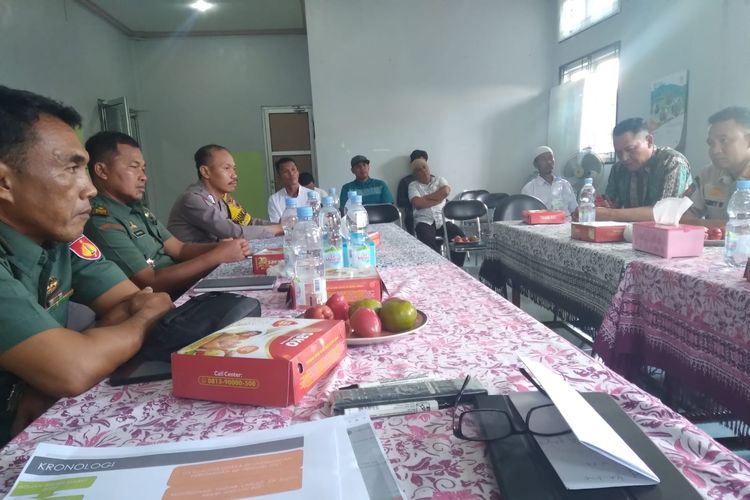 Suasana rapat koordinasi antara jajaran Forkopimda dengan pabrik yang diduga melakukan pencemaran udara di Kendal, Jawa Tengah.