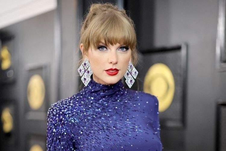 Penyanyi Taylor Swift menghadiri Grammy Awards ke-65 yang digelar di Los Angeles, California, pada 5 Februari 2023. 