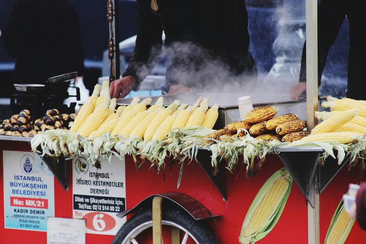 Viral di Media Sosial, Penjual Jagung Ini Jadi Destinasi Kuliner di Istanbul