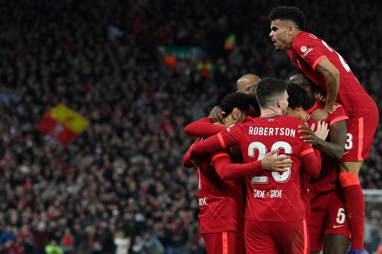 Para pemain Liverpool merayakan gol kontra Villarreal pada laga leg pertama semifinal Liga Champions di Stadion Anfield, Kamis (28/4/2022) dini hari WIB.