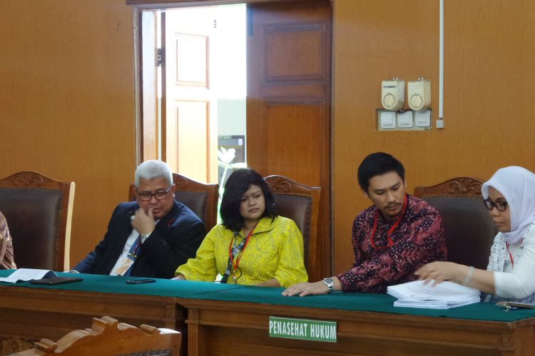 Anggota Biro Hukum KPk dalam sidang praperadilan yang diajukan Ketua DPR RI Setya Novanto di PN Jakarta Selatan, Jumat (22/9/2017).
