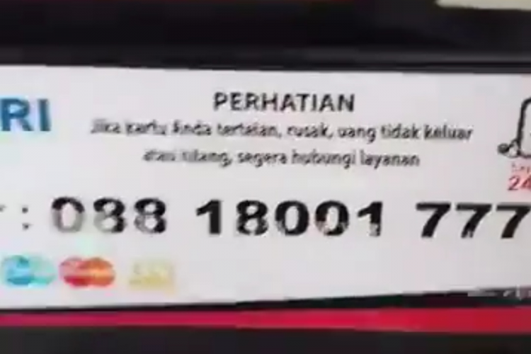 Potongan video viral yang menunjukkan nomer call center abal-abal anak yang ada disalah satu gerai ATM di Kecamatan Genteng Banyuwangi